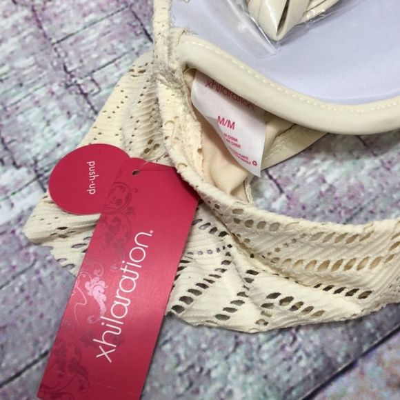 Xhilaration bikini top size medium - Picture 3 of 4